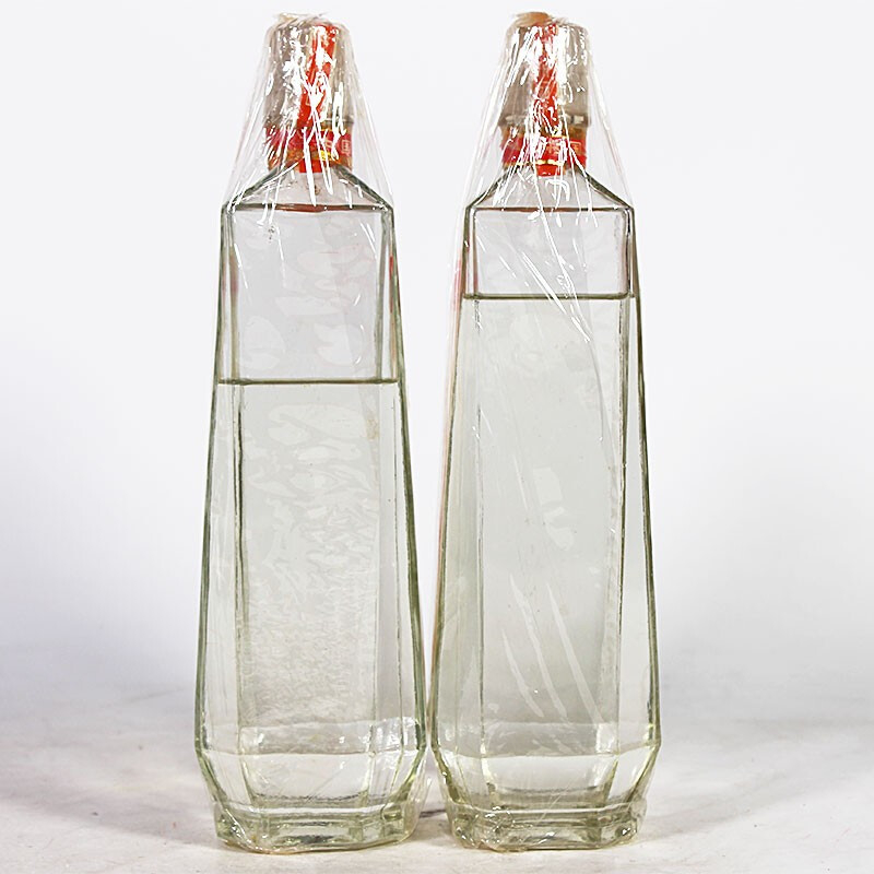 1996年沱牌金盖褐标曲酒54度白酒500ml