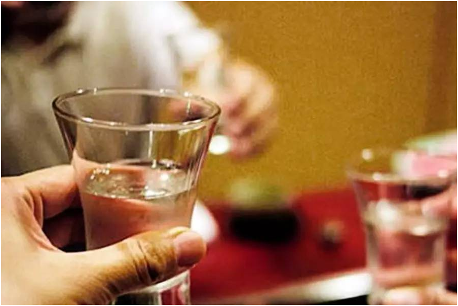 送礼选白酒，这些牌子靠谱又体面，老陈教你如何挑