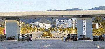 龙岩学院继续教育学院校园大门