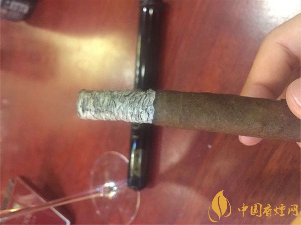 丹纳曼茉丝黑筒好吗 入门雪茄中的经典温润之选