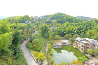 南昌藏着一个“篁岭”，就在梅岭，它叫曼山谷