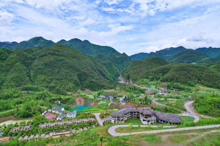 四川一城号称：巴人故里！有三座仙山风景如画，一河可媲美十里画廊