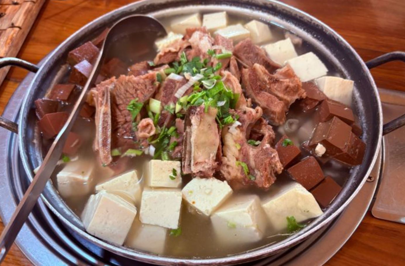 小黄牛朝鲜族特色汤饭馆(长白山店)