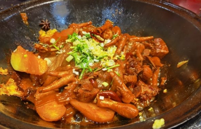 地主大院柴火铁锅炖·演绎