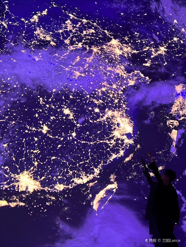 【深空未来】8K宇宙剧场《太空遨游:光的旅程》(展演)
