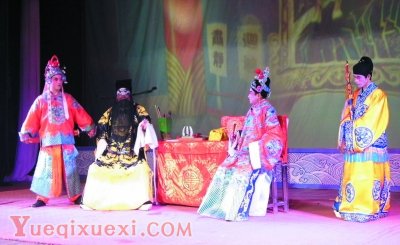 岳阳县“一元剧场”：票价低廉，乐声悠扬